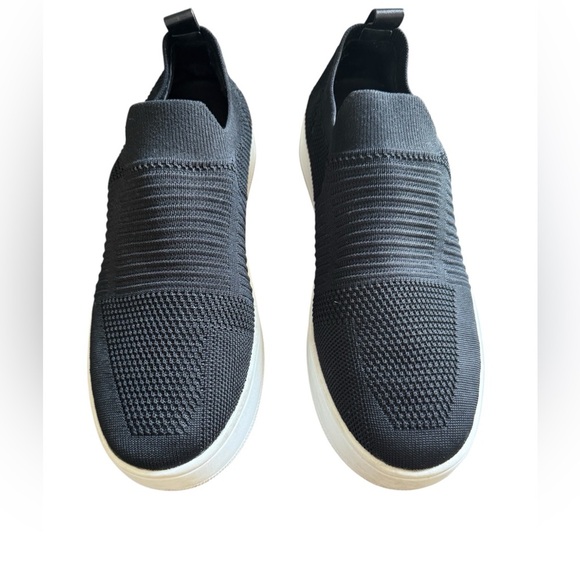 STEVE MADDEN Beale Black Slip-On Black Platform Sneakers Size 9 Preppy Goth Chic - Picture 1 of 8